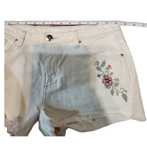 FLORAL Denim Shorts - Picture 5 of 7